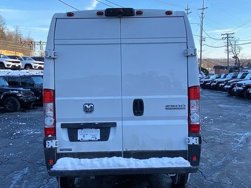 Used 2025 RAM ProMaster 2500 w/ Storage Group image 19
