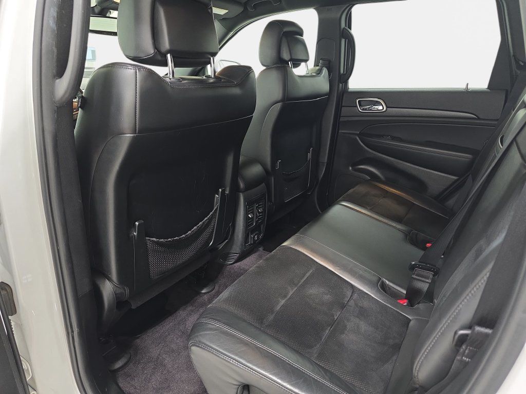 Used 2018 Jeep Grand Cherokee Altitude AWD/4WD image 12