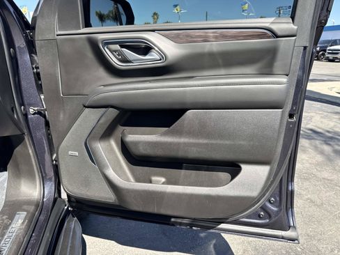 Used 2022 Chevrolet Suburban LT w/ LT Signature Package RWD image 31