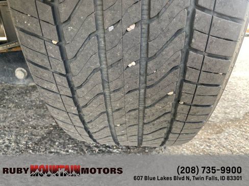 Used 2023 GMC Yukon SLT AWD/4WD image 9