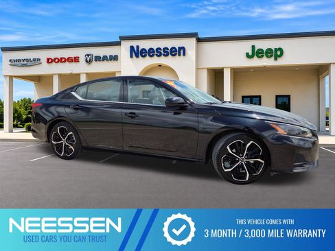 Used 2024 Nissan Altima 2.5 SR w/ SR Premium Package FWD image 1