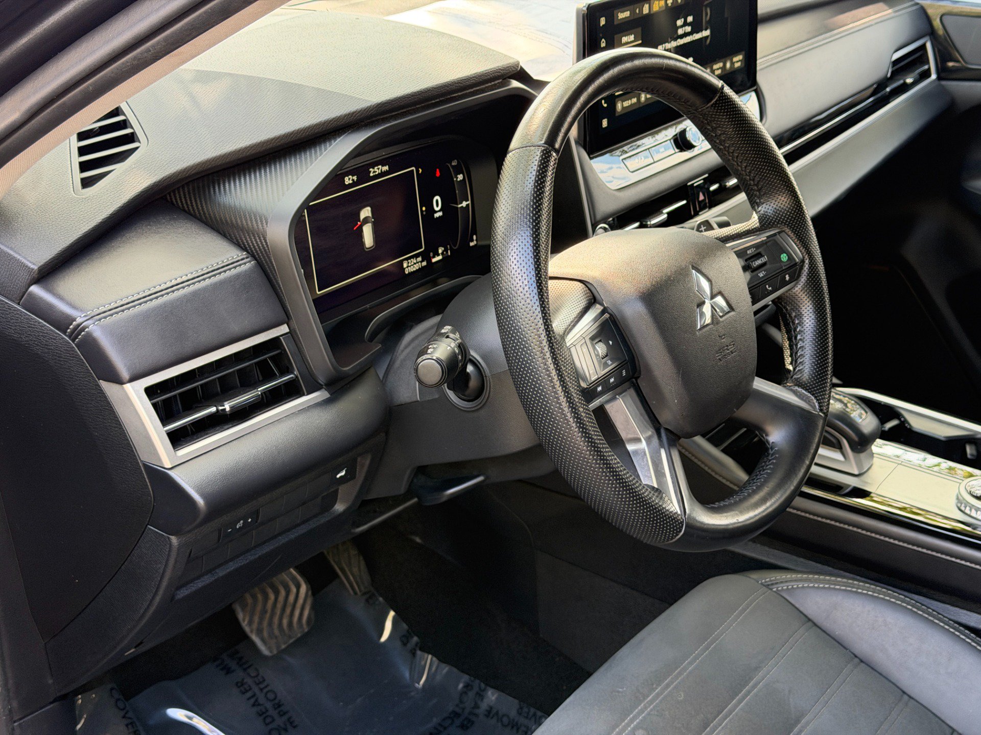 Used 2025 Mitsubishi Outlander SE FWD image 34