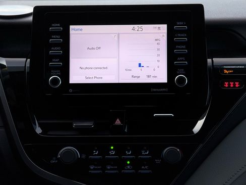 Used 2021 Toyota Camry LE image 19