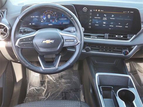 Used 2025 Chevrolet Equinox LT w/ Safety and Technology Package image 25