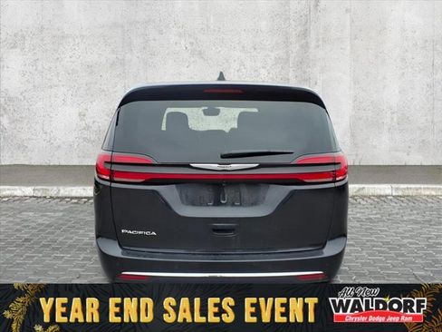 New 2026 Chrysler Pacifica Select image 3