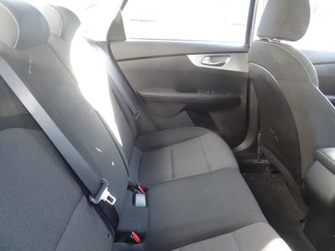 Used 2022 Kia Forte LXS w/ LXS Technology Package FWD image 7