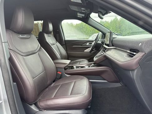 Used 2025 Ford Explorer Platinum AWD/4WD image 14