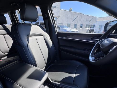 New 2025 Jeep Grand Cherokee Limited w/ Black Appearance Package image 20