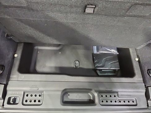 Used 2024 Jeep Wrangler Sport S image 34