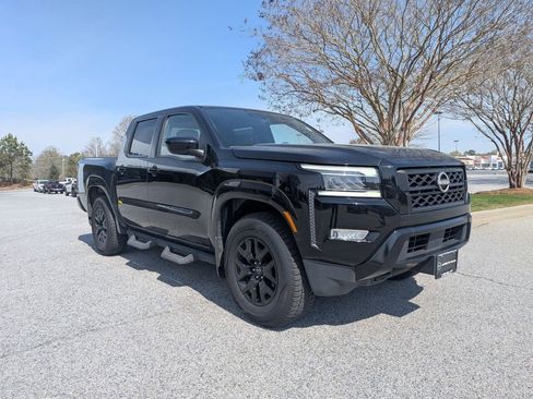 Used 2023 Nissan Frontier SV w/ Midnight Edition Package image 2