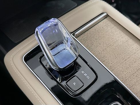 New 2026 Volvo XC90 T8 Plus w/ Protection Package Premier image 17