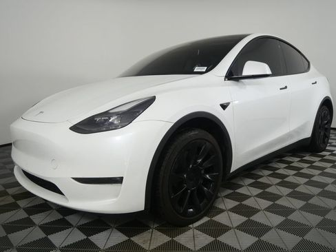Used 2023 Tesla Model Y Long Range AWD/4WD image 7