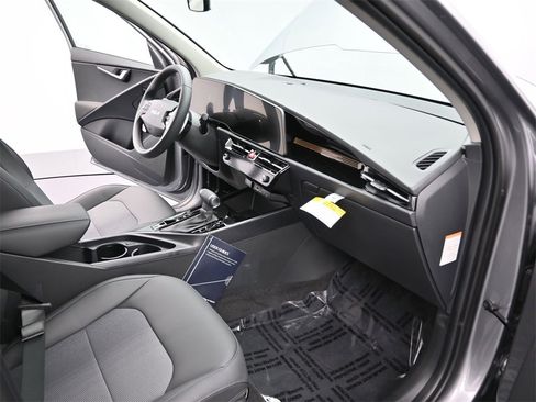 New 2025 Kia Niro EX image 22