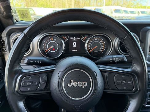 Certified 2022 Jeep Gladiator Sport AWD/4WD image 40