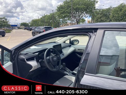 Used 2024 Toyota Corolla LE FWD image 3