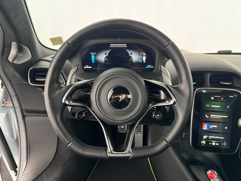 Used 2023 McLaren Artura image 11