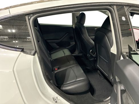 Certified 2023 Tesla Model Y Long Range AWD/4WD image 11