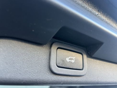 Certified 2020 Land Rover Discovery Landmark image 42