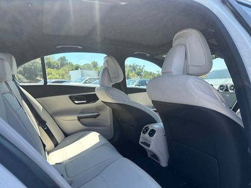Used 2023 Mercedes-Benz C 300 Sedan image 7