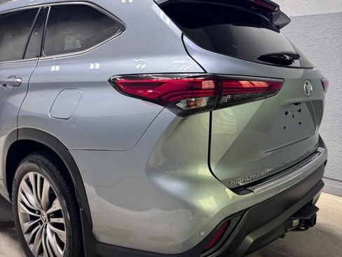 Used 2021 Toyota Highlander Platinum AWD/4WD image 36