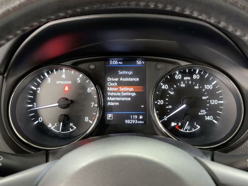 Used 2019 Nissan Rogue SV image 18