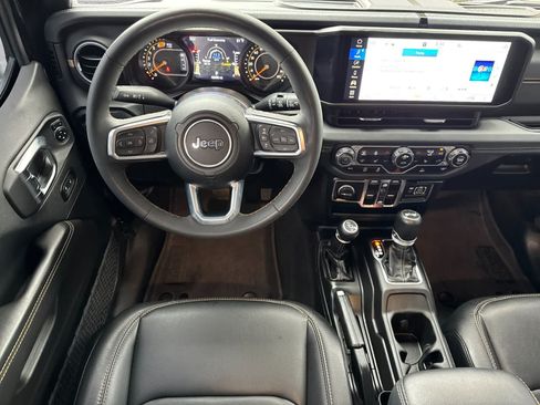 Used 2024 Jeep Wrangler Unlimited Sahara AWD/4WD image 14