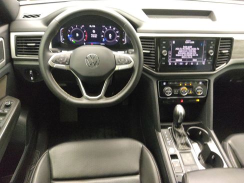 Used 2022 Volkswagen Atlas Cross Sport SE FWD image 22