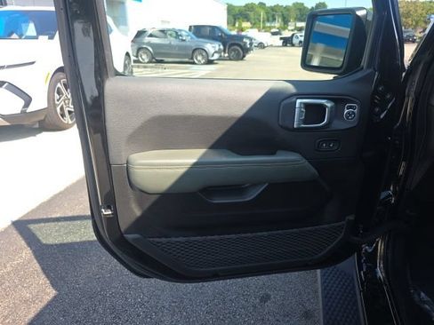 Used 2024 Jeep Wrangler High Altitude AWD/4WD image 16