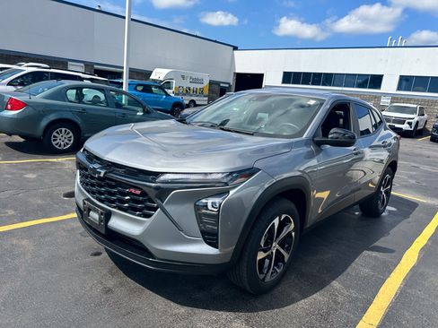 Certified 2024 Chevrolet Trax RS w/ Driver Confidence Package FWD image 3