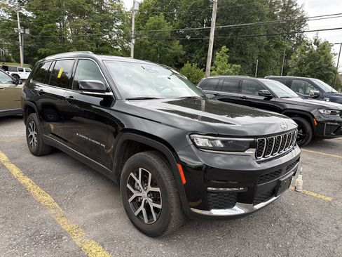 Used 2023 Jeep Grand Cherokee L Limited AWD/4WD image 2