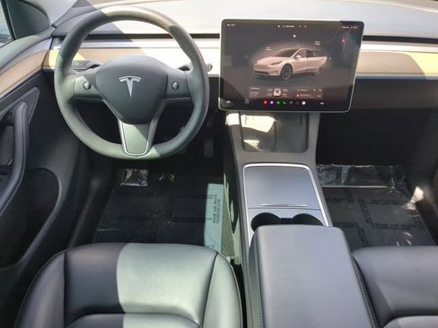 Used 2023 Tesla Model Y Long Range image 17