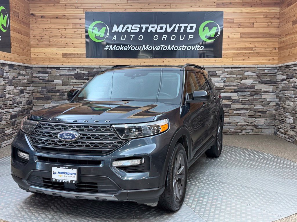 Used 2022 Ford Explorer XLT w/ Equipment Group 202A AWD/4WD image 3