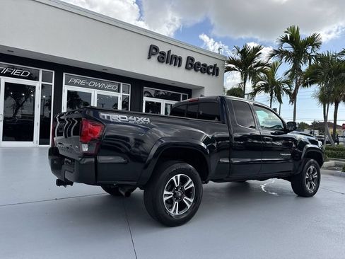 Used 2019 Toyota Tacoma TRD Sport AWD/4WD image 24