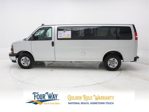 Used 2017 GMC Savana 3500 LT w/ LT Preferred Equipment Group image 7