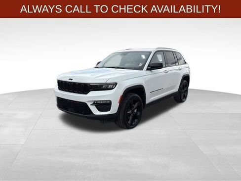 Used 2023 Jeep Grand Cherokee Limited w/ Luxury Tech Group II image 3