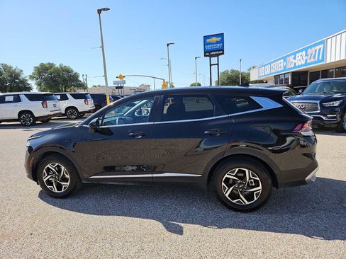 Used 2025 Kia Sportage LX FWD image 5