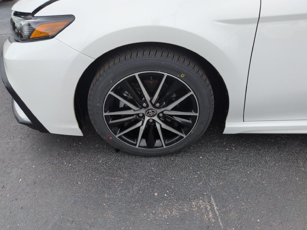 Used 2024 Toyota Camry SE w/ Cold Weather Package FWD image 27