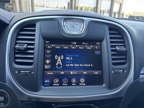 Used 2020 Chrysler 300 Touring w/ Sport Appearance Package RWD image 20