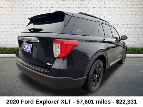 Used 2020 Ford Explorer XLT image 3