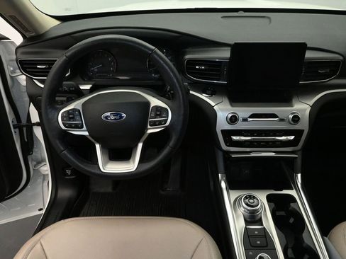 Used 2021 Ford Explorer XLT w/ Equipment Group 202A image 18