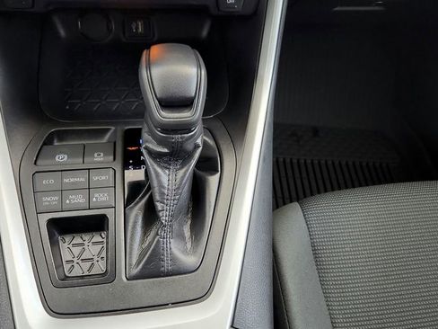 Used 2024 Toyota RAV4 LE AWD/4WD image 15
