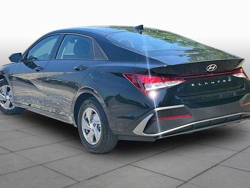 Used 2026 Hyundai Elantra SE FWD image 12