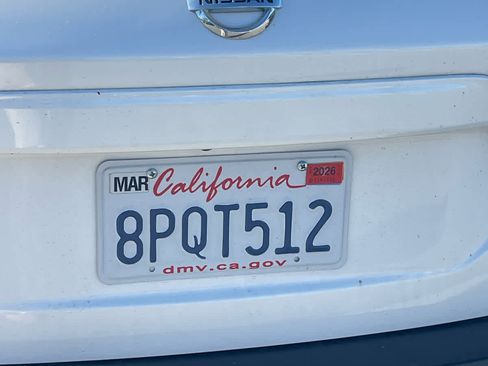 Used 2019 Nissan Kicks SR image 2