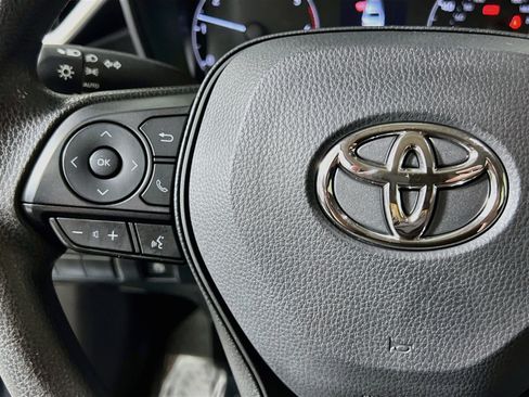 Used 2025 Toyota Corolla LE FWD image 17