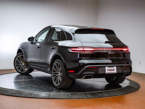 Certified 2026 Porsche Macan AWD/4WD image 3