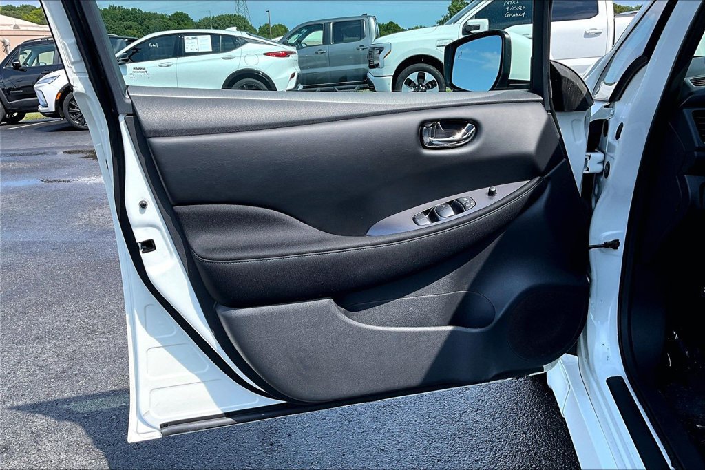 Used 2025 Nissan Leaf S FWD image 22