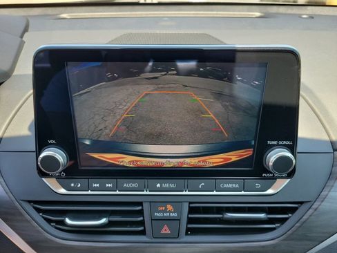 Used 2025 Nissan Altima 2.5 SV image 15