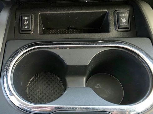 Used 2018 Nissan Titan SV w/ SV Convenience Package AWD/4WD image 24