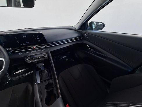 Used 2025 Hyundai Elantra SEL FWD image 12