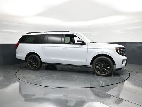 Used 2025 Ford Expedition Max Platinum w/ Stealth Appearance Package image 3